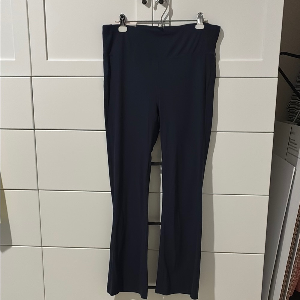Crane yoga pants navy NWT
Size L women’s